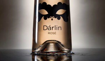 Το νέο κοσμοπόλιταν κρασί Darlin ROSE